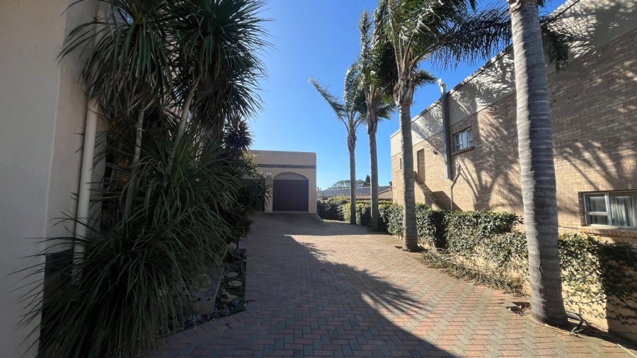 5 Bedroom Property for Sale in Wavecrest Eastern Cape